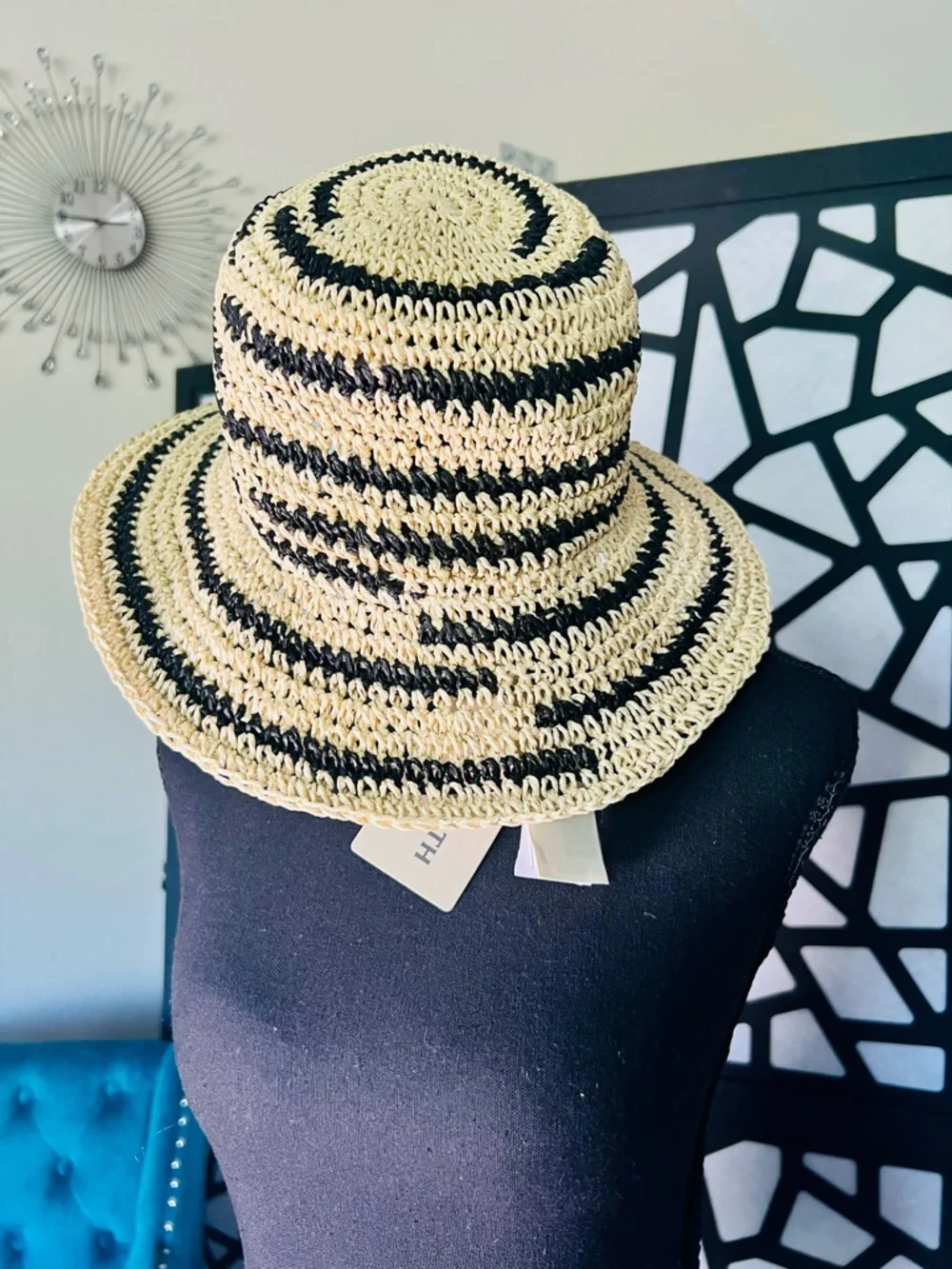 On 34th Women's Striped Crochet Cloche Hat Black & Beige Swirl NWT - Picture 1 of 5